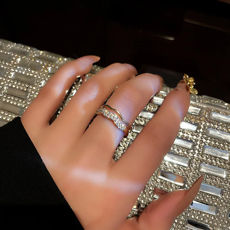 New Trendy Two-color Black Heart Rings For Women