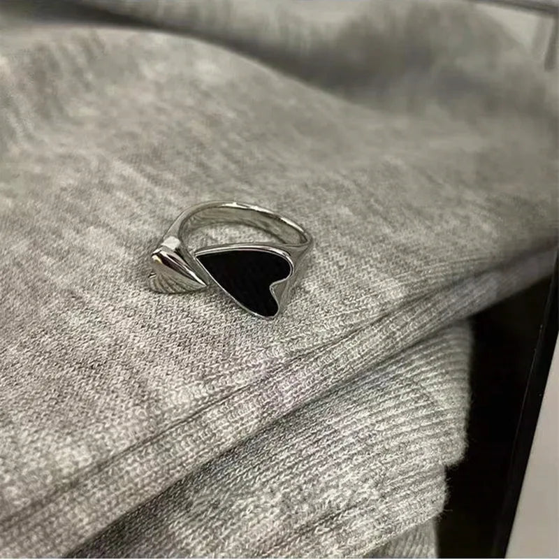 New Trendy Two-color Black Heart Rings For Women